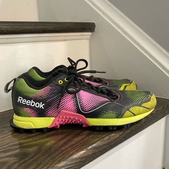 Reebok Shoes - Reebok Sneakers size 7